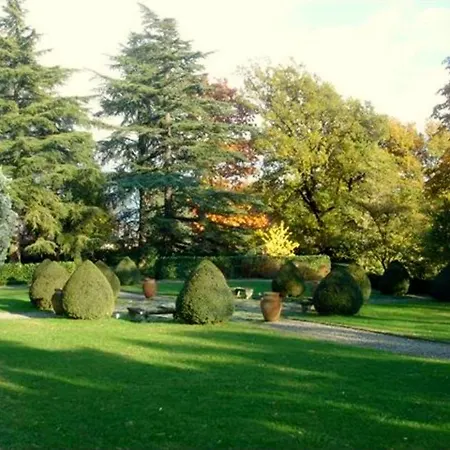 Dom wakacyjny Luxurious In With Garden Rocca Grimalda