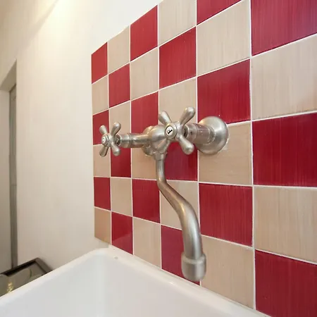 Дом отдыха Luxurious In With Garden