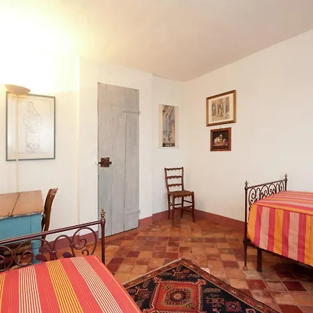 Luxurious In With Garden