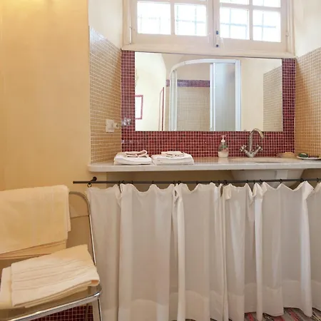 Дом отдыха Luxurious In With Garden *