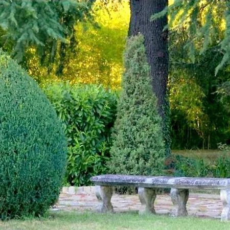 Luxurious In With Garden Дом отдыха *