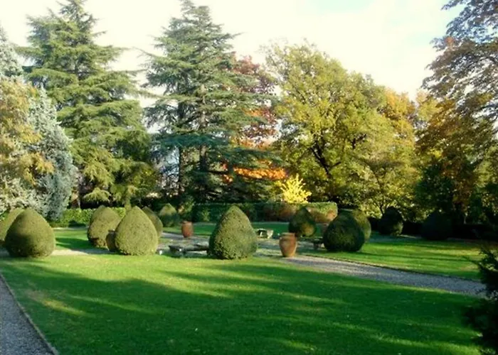 Сasa de vacaciones Luxurious In With Garden Rocca Grimalda