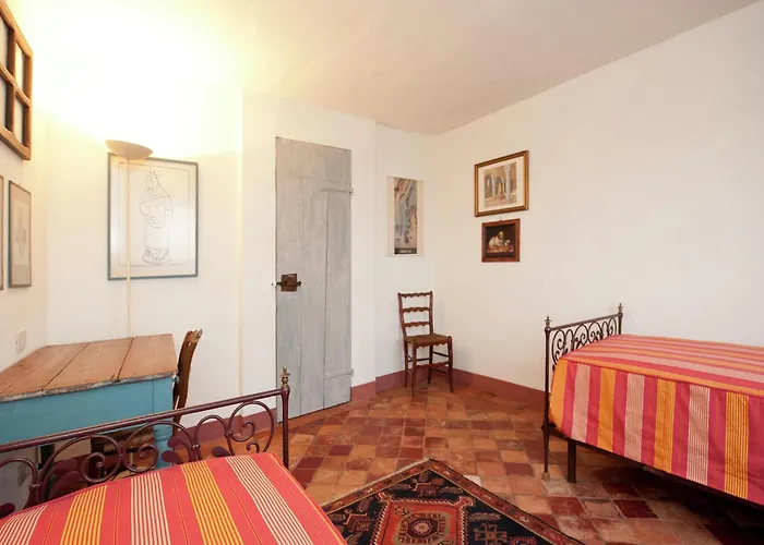 Luxurious In With Garden