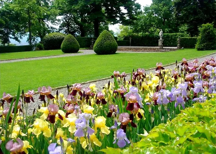 Luxurious In With Garden Сasa de vacaciones