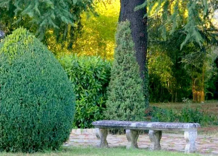 Luxurious In With Garden בית נופש *